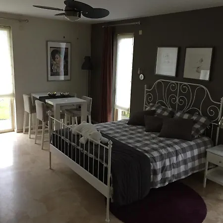 Maison Saint Tropez Bed and Breakfast Αϊντχόφεν