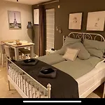 Maison Saint Tropez 2* Эйндховен