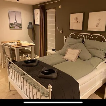 Maison Saint Tropez 2* Eindhoven