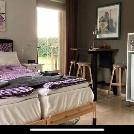 Alojamento de Acomodação e Pequeno-almoço Maison Saint Tropez 2*