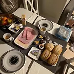 B&B Maison Saint Tropez 에인트호번