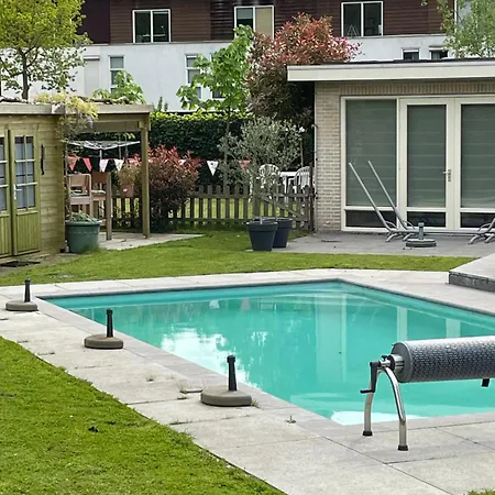 Alojamento de Acomodação e Pequeno-almoço Maison Saint Tropez